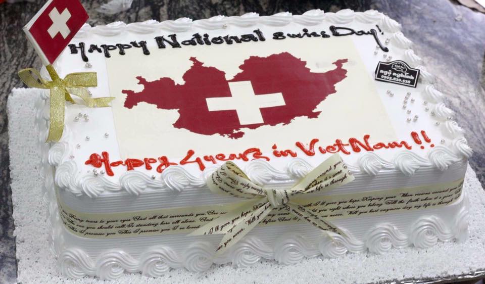 banh-kem-sinh-nhat-cong-ty-20x30cm-600k-ky-niem-thanh-lap-thuong-hieu-noi-tieng-sinh-nhat-nhan-vien-chuc-mung-khai-truong-ngo-nghinh-dep-sang-trong-2