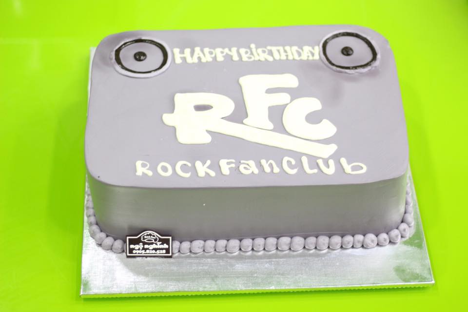 banh-kem-sinh-nhat-cong-ty-20x30cm-600k-ky-niem-thanh-lap-thuong-hieu-noi-tieng-sinh-nhat-nhan-vien-chuc-mung-khai-truong-ngo-nghinh-dep-sang-trong-4