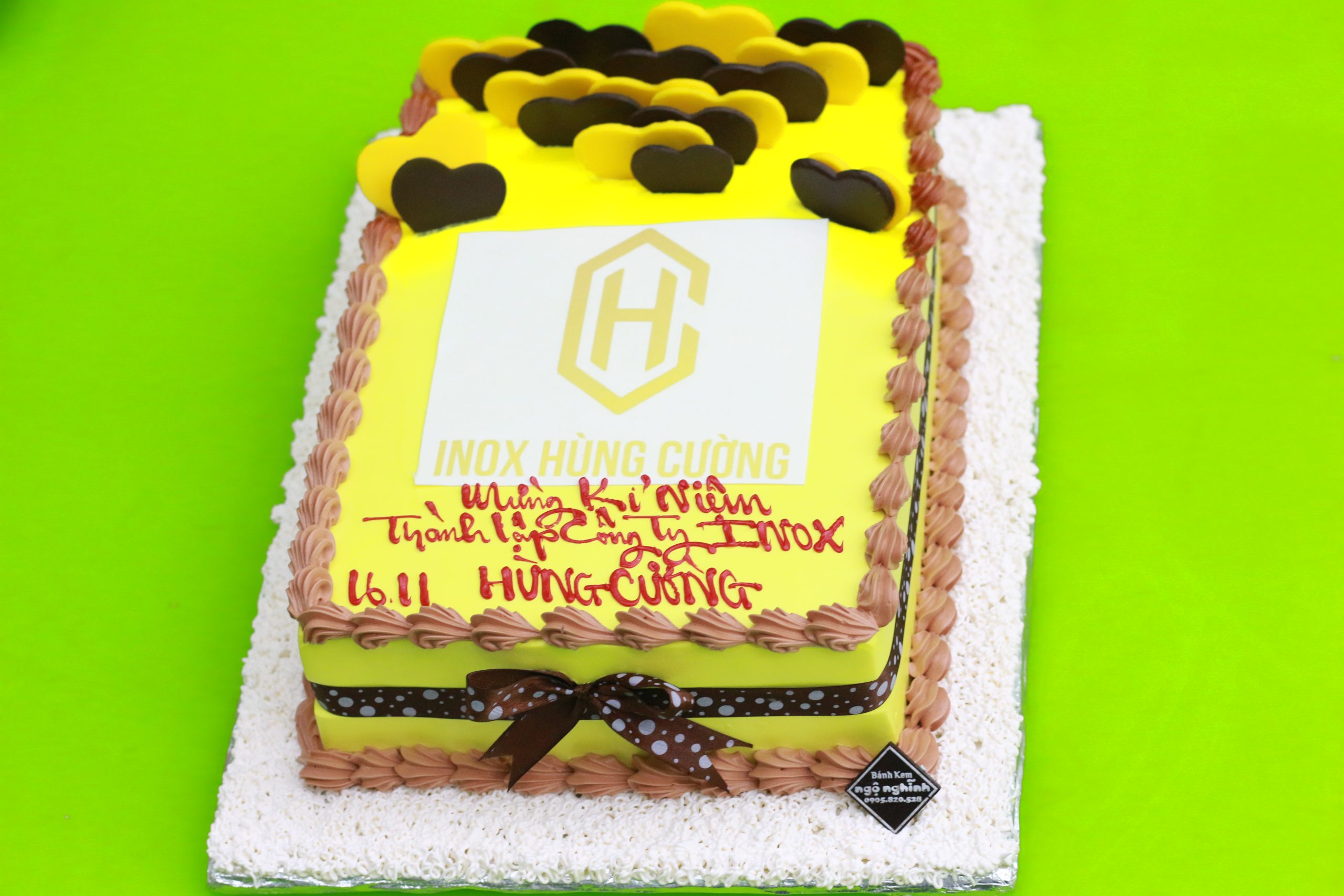 banh-kem-sinh-nhat-cong-ty-20x30cm-600k-ky-niem-thanh-lap-thuong-hieu-noi-tieng-sinh-nhat-nhan-vien-chuc-mung-khai-truong-ngo-nghinh-dep-sang-trong-ml