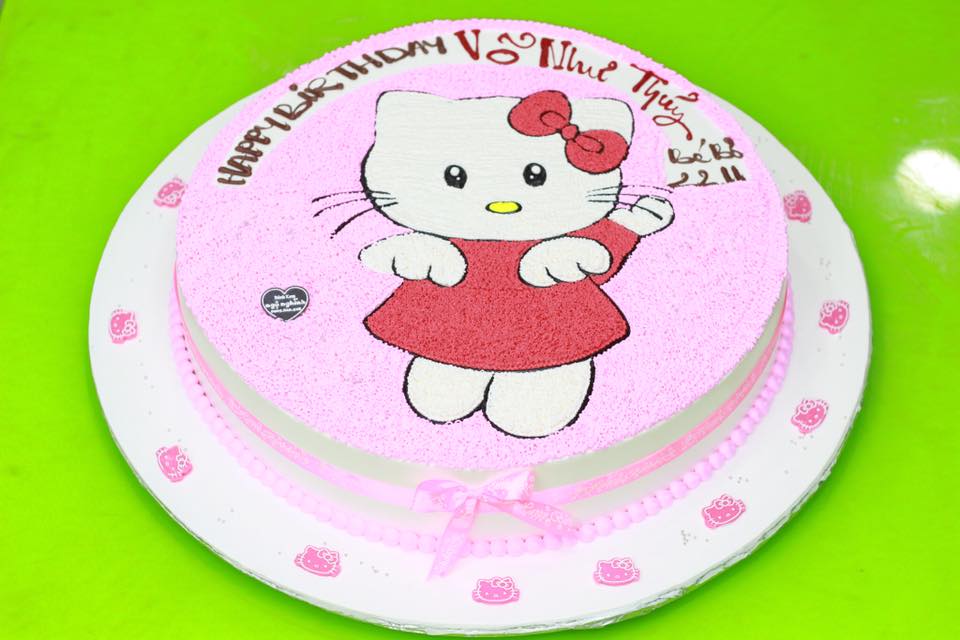 Bánh kem thiên thần Hello Kitty đang chờ bạn khám phá! Với hương vị trái cây tươi ngon và hình ảnh cực kì dễ thương, bánh kem này sẽ khiến bạn cảm thấy như đang ở thiên đường. Hãy đến và thưởng thức ngay bánh kem thiên thần Hello Kitty của chúng tôi.