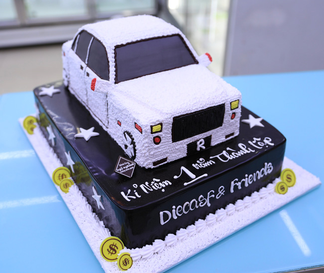 419-banh-kem-sinh-nhat-tao-hinh-3d-xe-dua-mau-trang-nen-socola