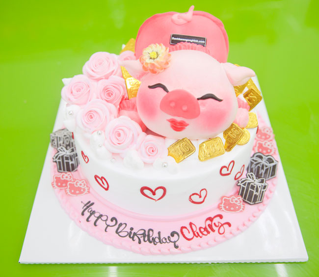 192-banh-kem-sinh-nhat-tao-hinh-3d-con-heo-tuoi-hoi-va-hoa-hong